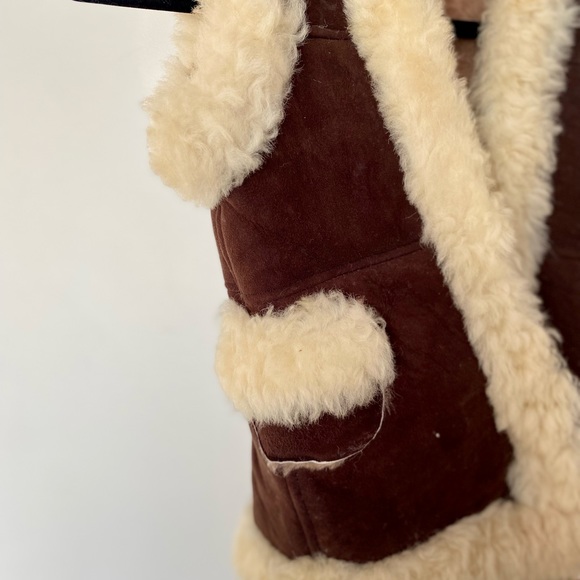 Girls Vintage Vest with Faux Fur Trim - Picture 4 of 7